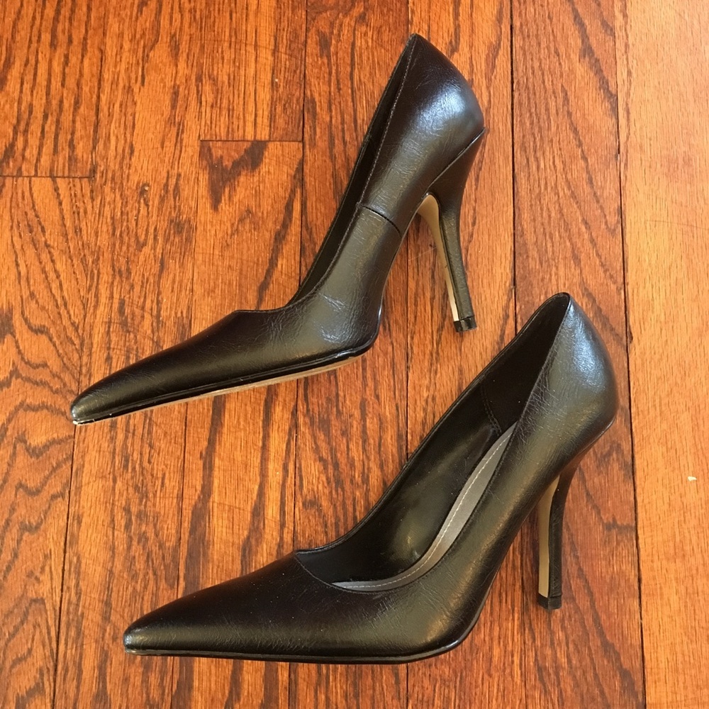 Fioni black pointed toe heels